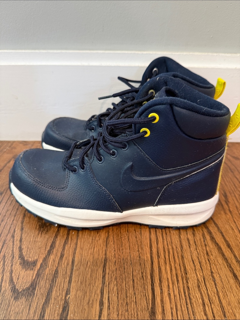 Nike Manoa LTR Big Kids'Navy High-Top Boots with Yellow Pull Tabs- size 7